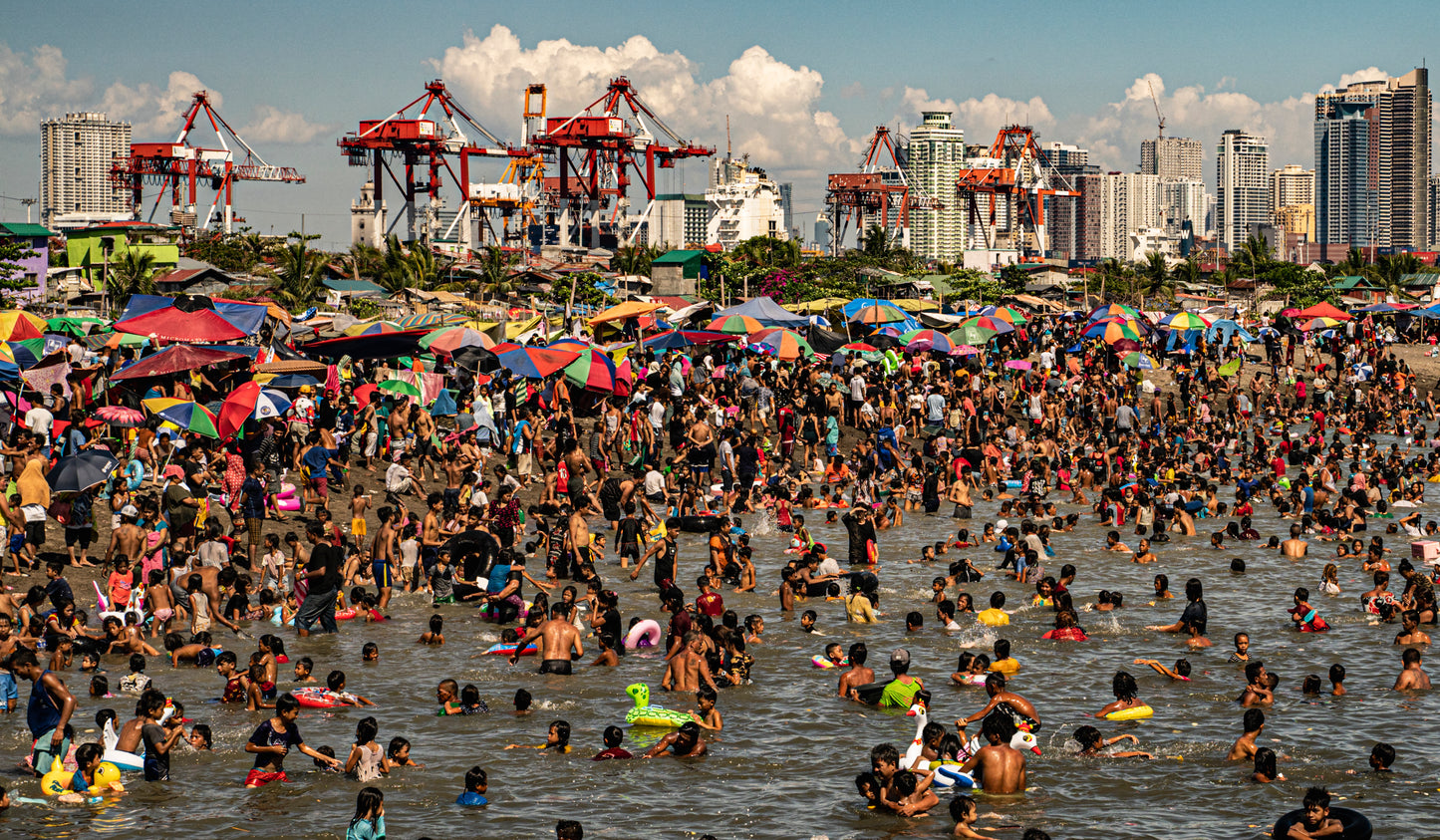 Sunday, Manila Bay - Enrique Bejar
