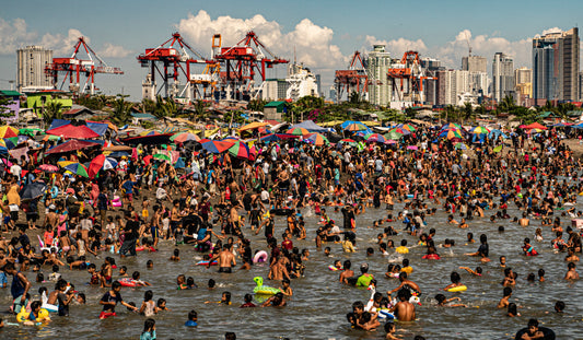 Sunday, Manila Bay - Enrique Bejar