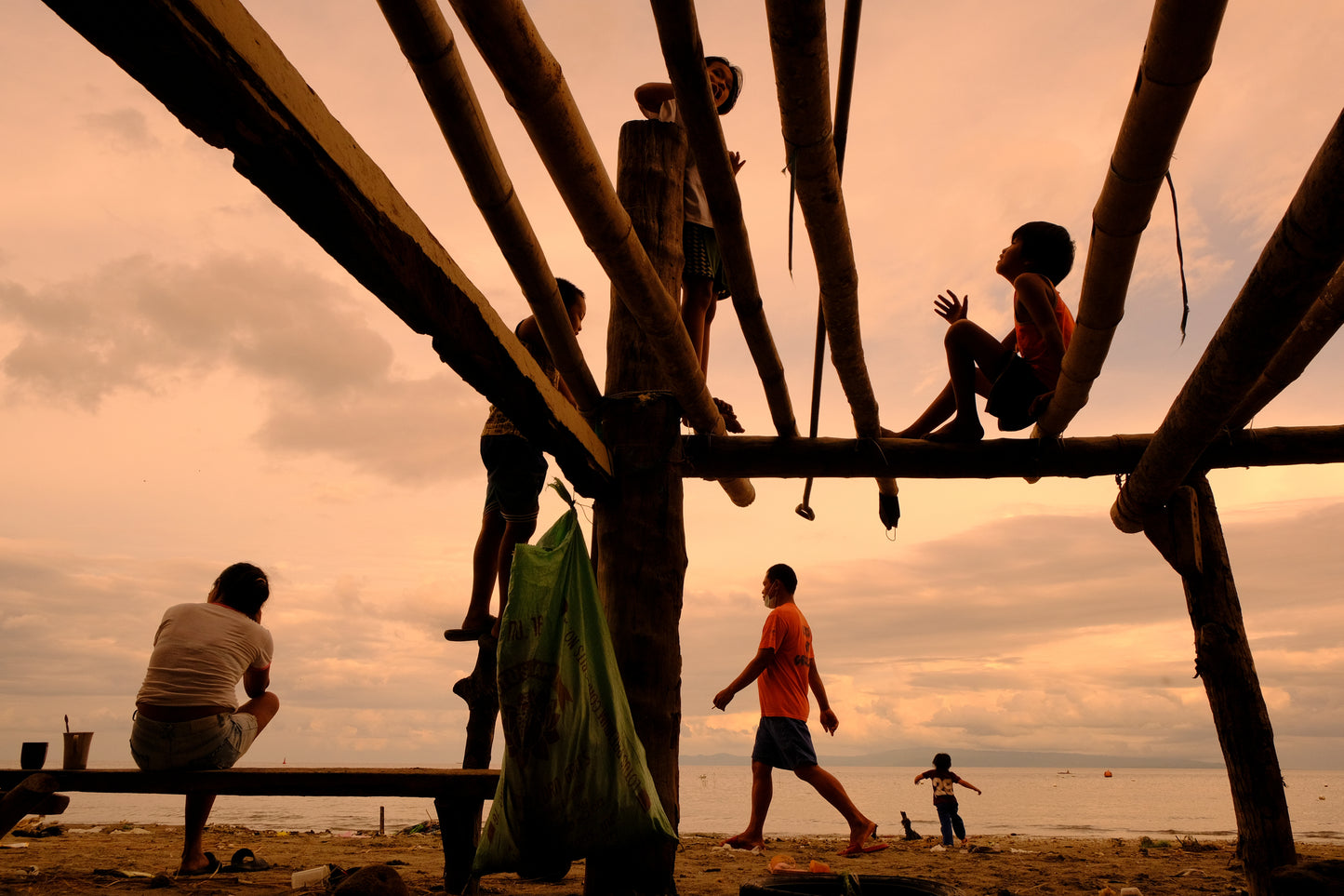 The Gentle People That Live by the Sea 4